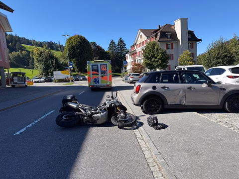 Motorradfahrer schwer verletzt: Dramatischer Unfall in Jakobsbad!
