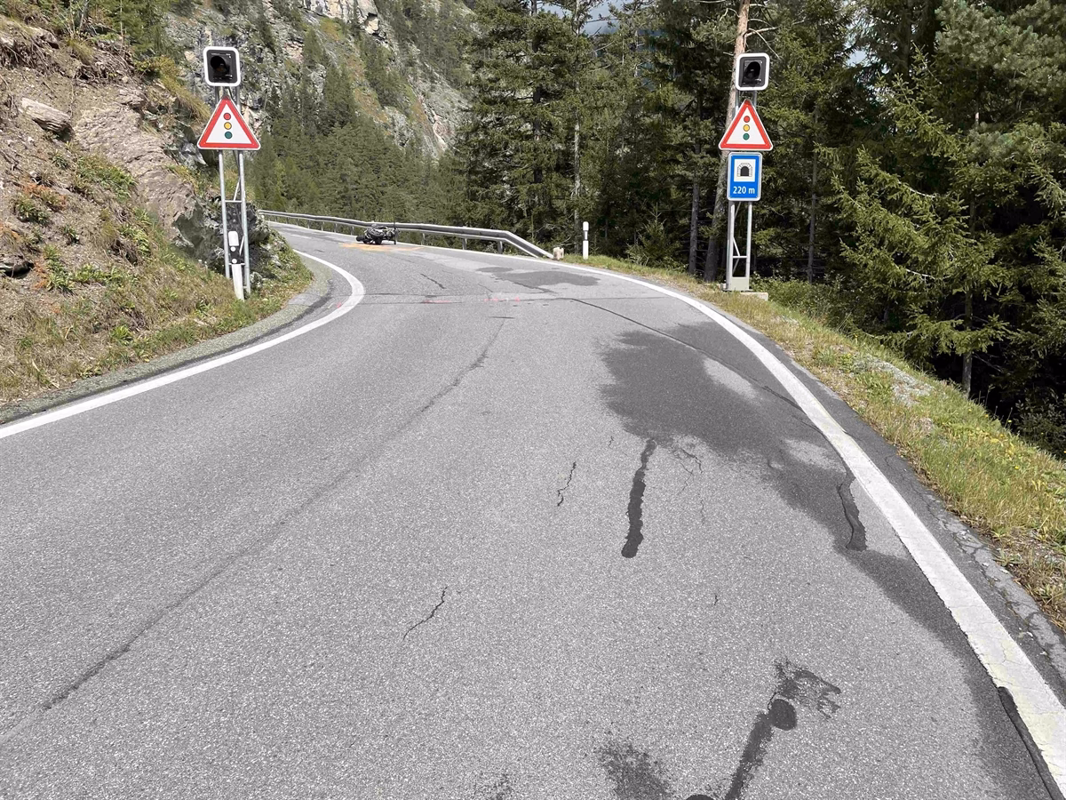 Motorradunfall auf Samnaunerstrasse: Fahrer schwer verletzt!
