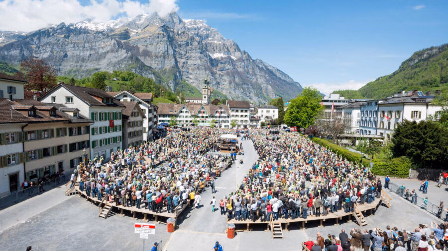 Redezeit beschneiden: Landrat prüft neuen Memorialsantrag!