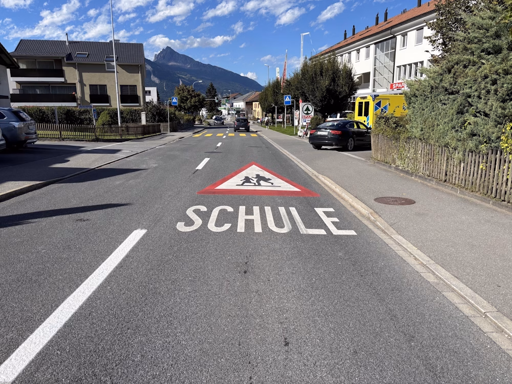 Schock-Unfall in Bad Ragaz: 13-Jähriger verletzt nach Kollision mit Postauto!