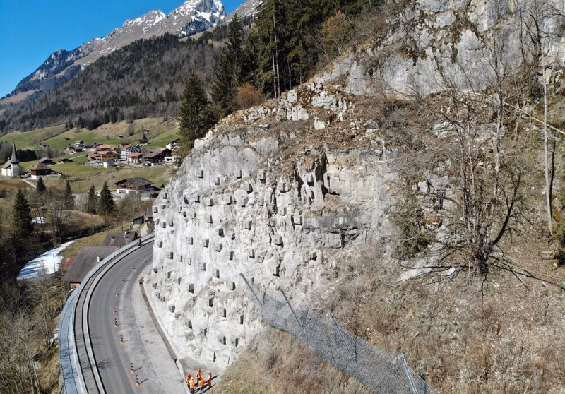 Steinschlaggefahr: Sprengungen zur Sicherung der Felswand Unter der Burg