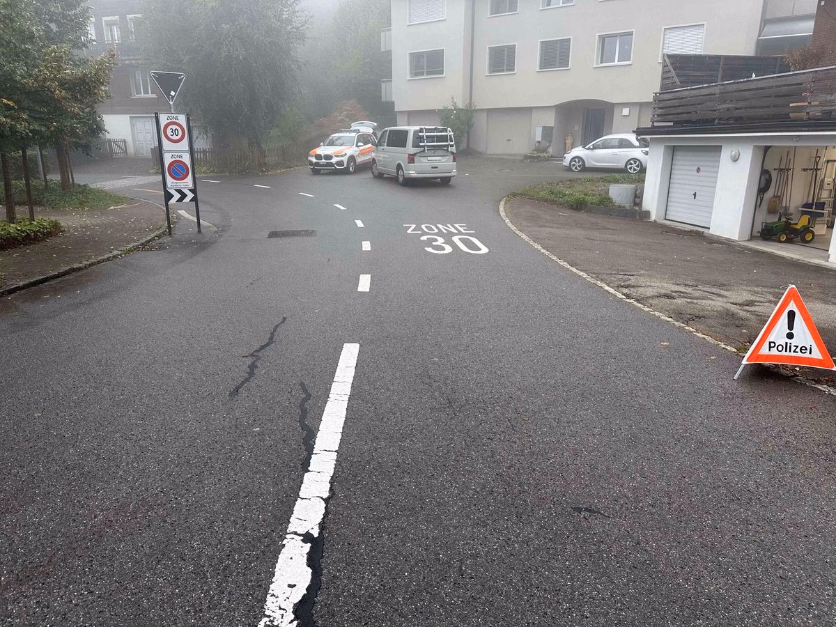 Unfall in Niederteufen: Mädchen rennt in Auto und verletzt sich leicht!