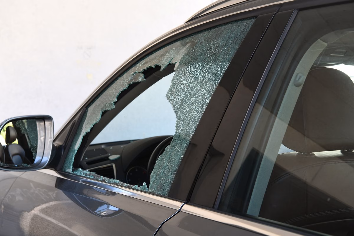 Verdächtiger 18-Jähriger nach Fahrzeugeinbrüchen in Herisau gefasst!