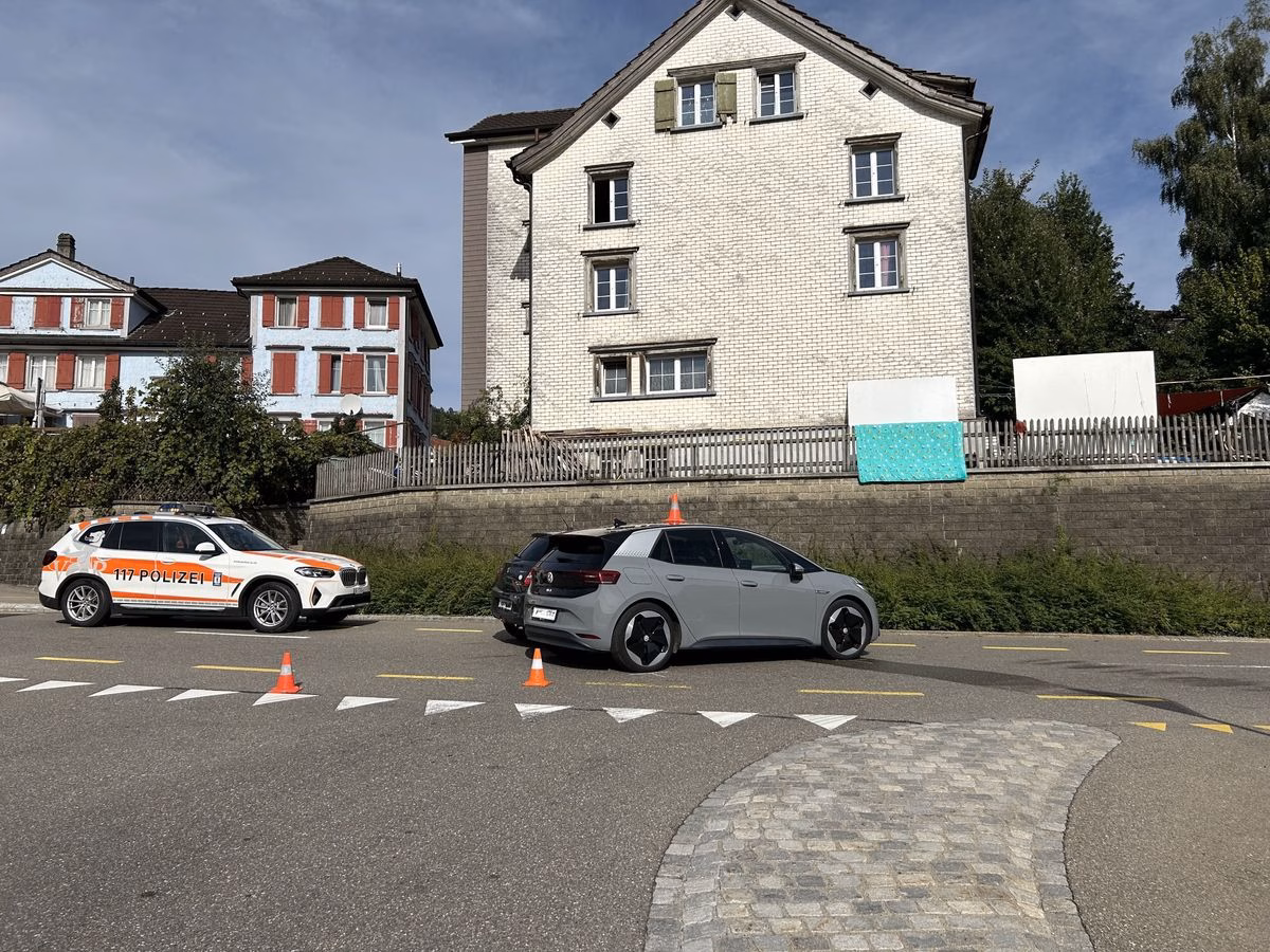 Verkehrschaos in Urnäsch und Herisau: Motorradfahrerin verletzt!