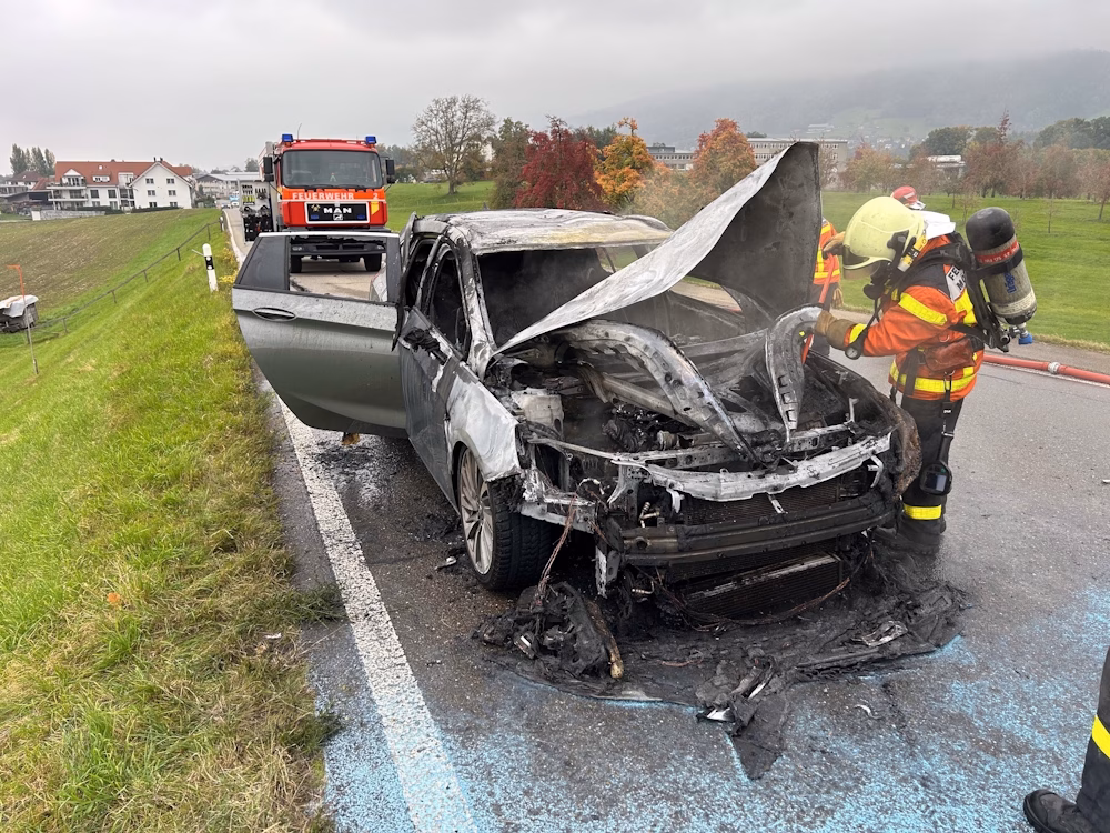 Auto in Flammen: 39-Jähriger bei Brand auf der Rorschacherstrasse verletzt!