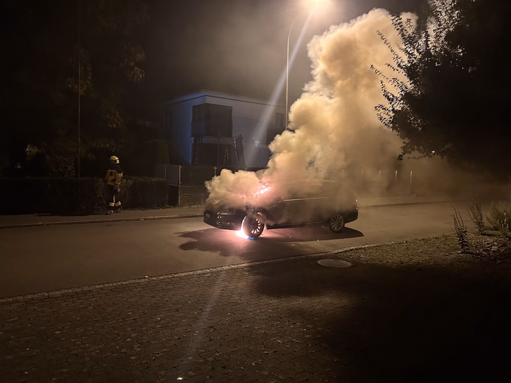 Auto in St. Margrethen: Technischer Defekt löst Flammeninferno aus!