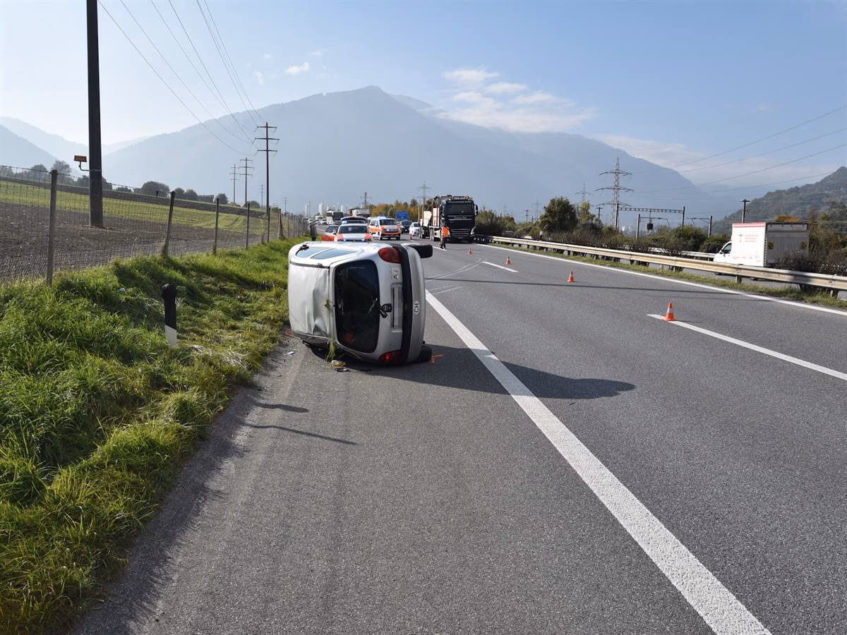 Drama auf A13: Auto überschlägt sich bei Chur – Zeugen gesucht!