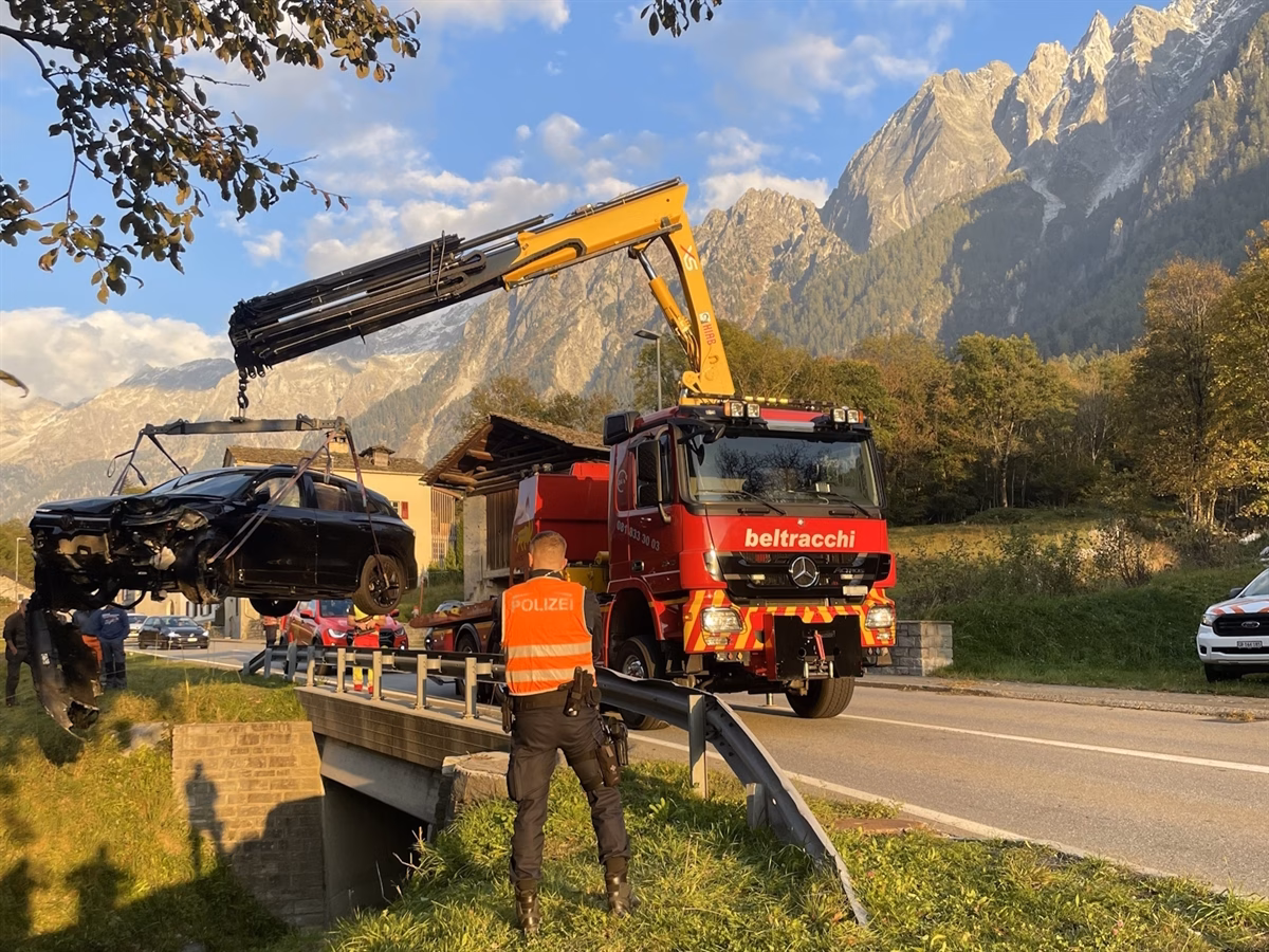 Dramatischer Unfall in Stampa: Fahrer schläft am Steuer ein!