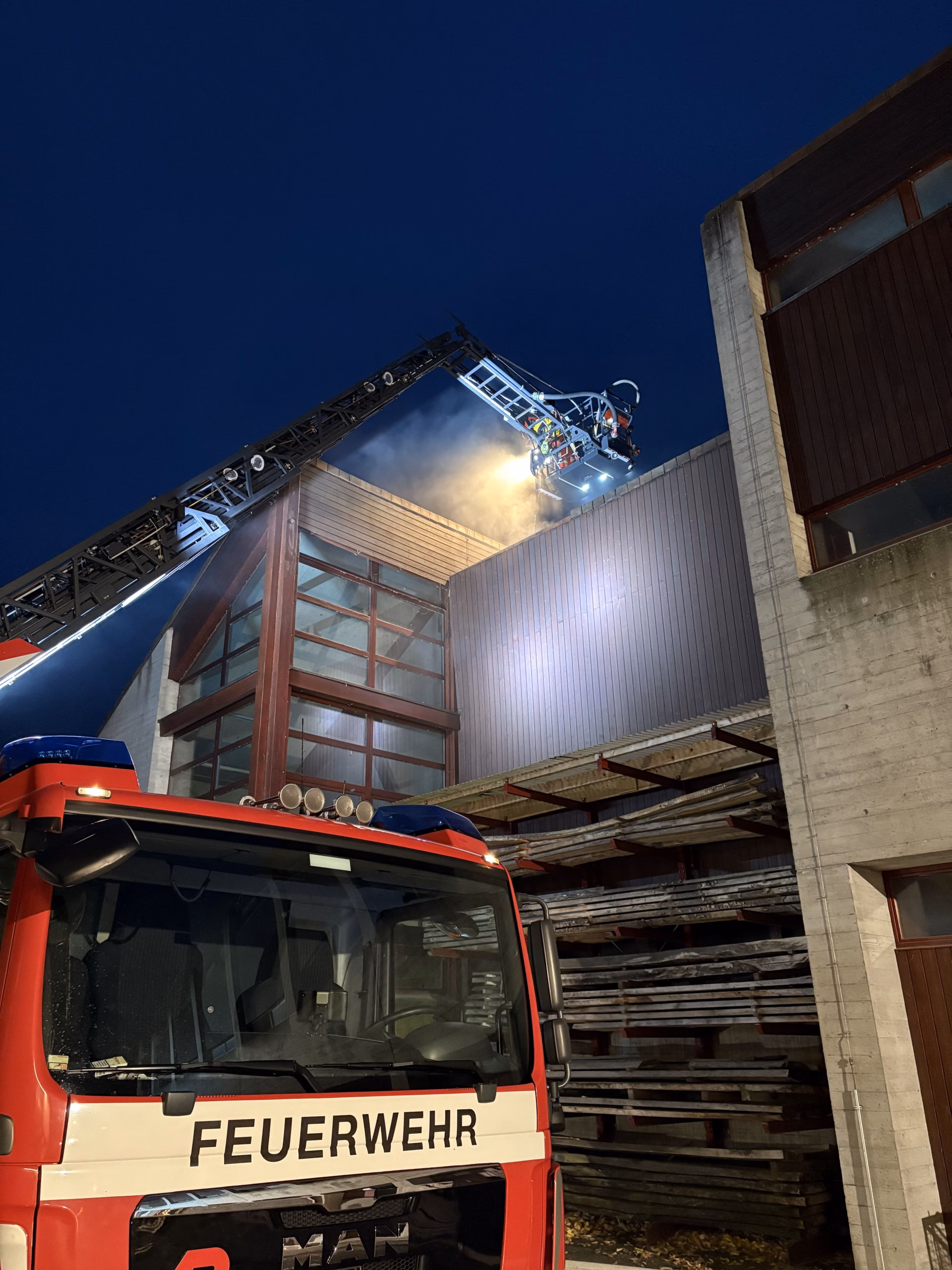 Feuer im Massnahmenzentrum Hüttwilen: Maschinenbrand löst Alarm aus!
