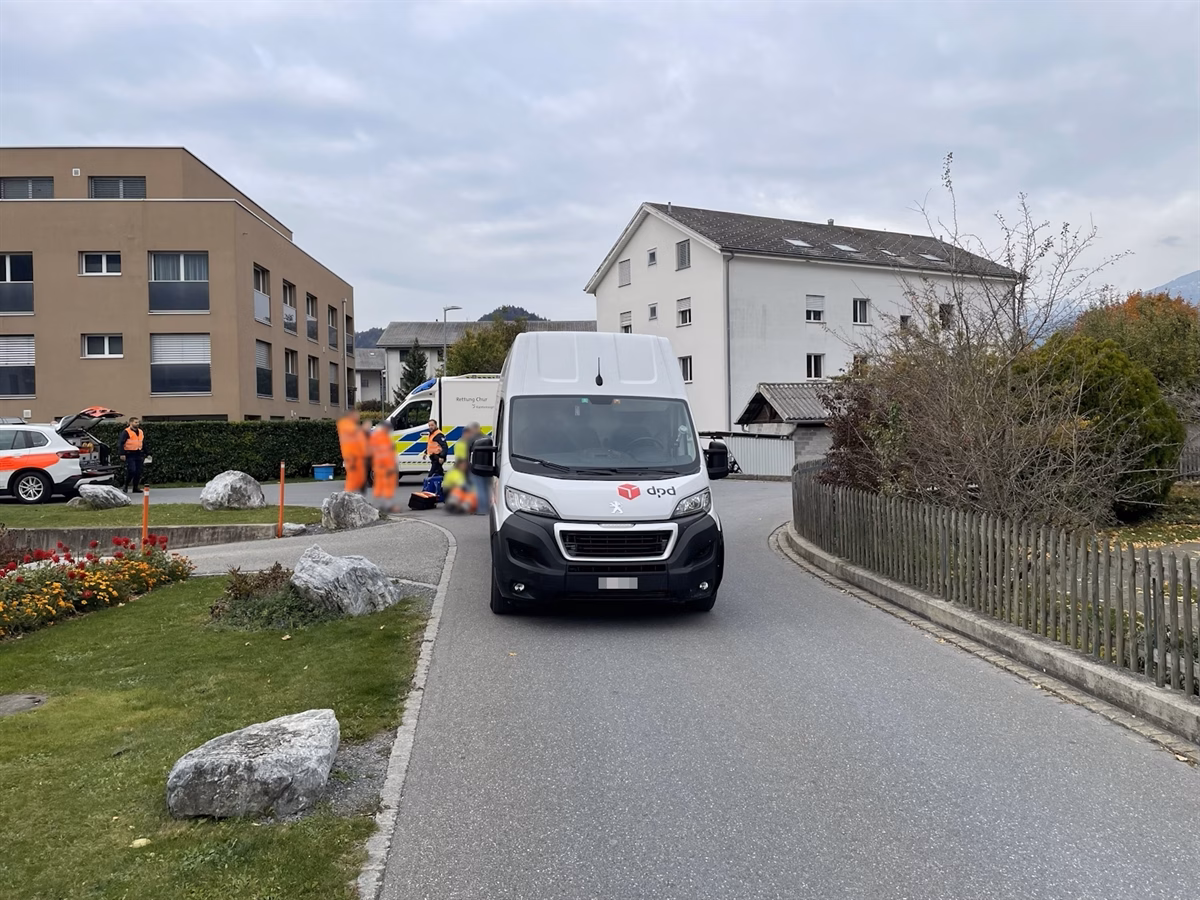 Lieferwagen überfährt Arbeiter in Bonaduz: Erste Hilfe rasch geleistet!