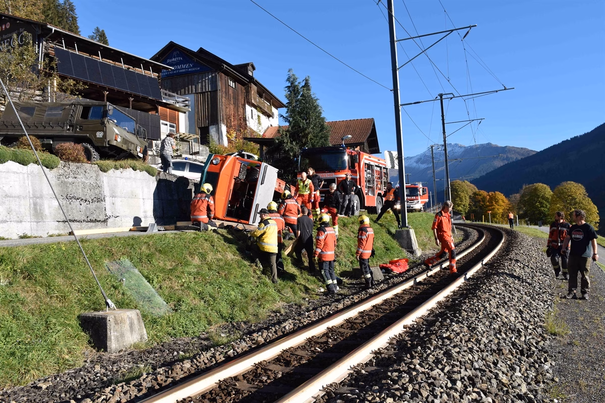Motorkarren-Unfall in Klosters: Fahrer schwer verletzt und von Rega gerettet!