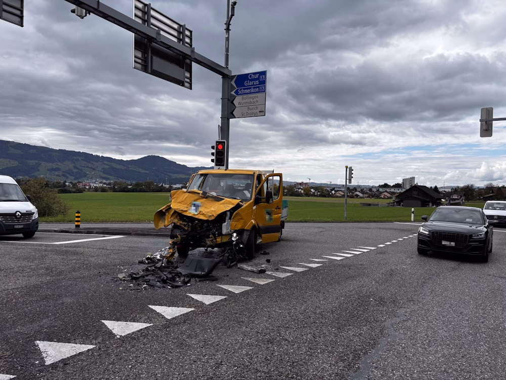 Schock-Autounfall in Rapperswil: Polizei sucht wichtige Zeugen!