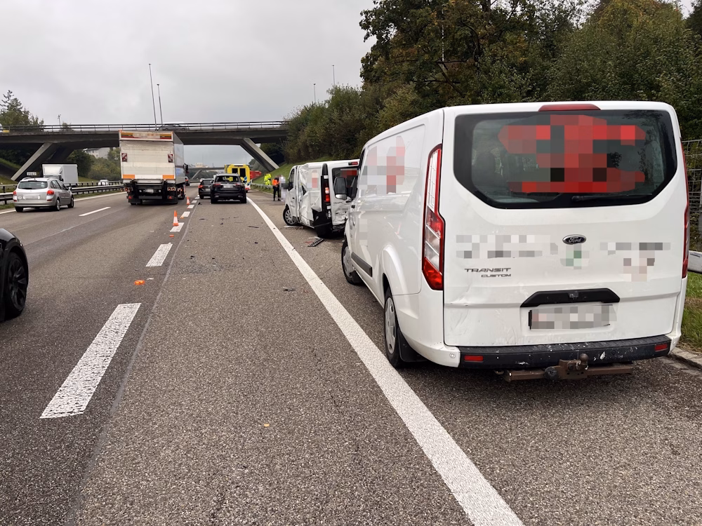 Schwerer Auffahrunfall auf der A1: 46-Jähriger ins Krankenhaus!