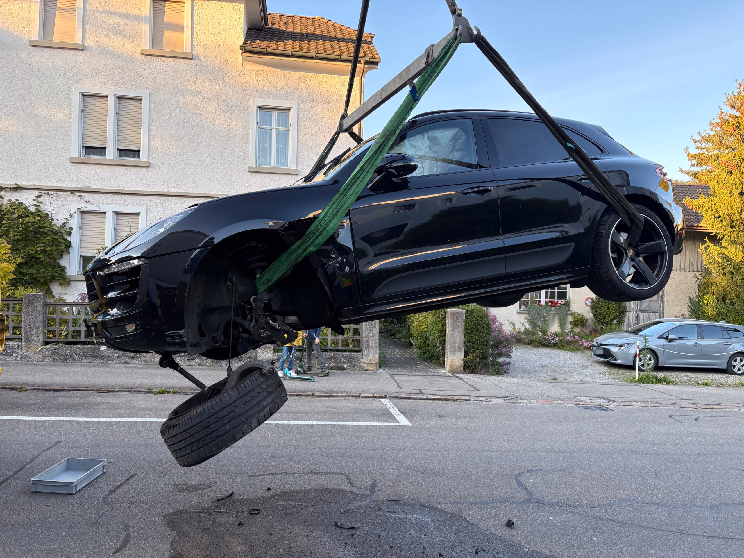 Selbstunfall in Kreuzlingen: 75-Jähriger verletzt, hoher Sachschaden!