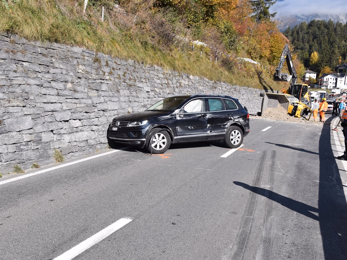 Unfall auf der Oberalpstrasse: Bauarbeiter schwer verletzt!