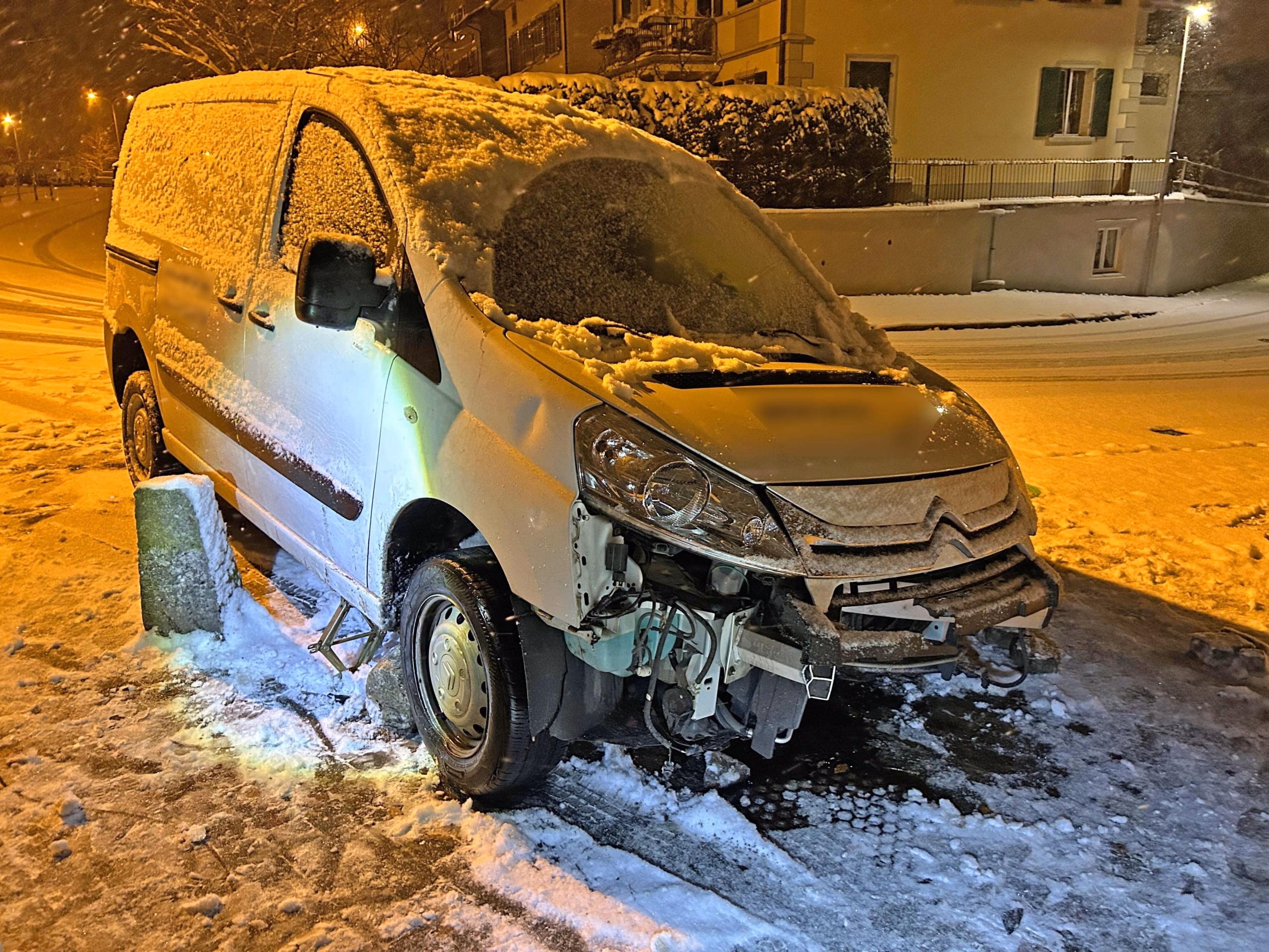 Alkoholisierter Fahrer kracht in Bischofszell gegen Steinpoller!