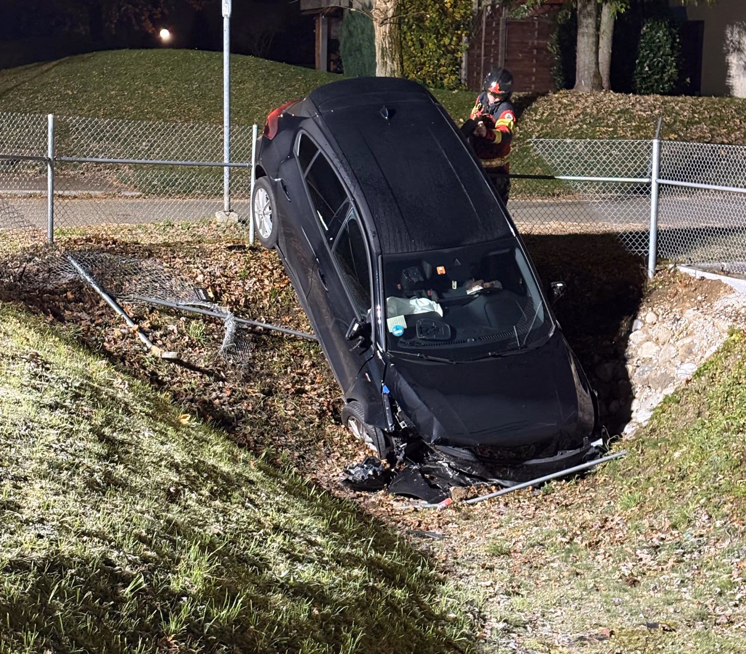 Autofahrer ohne Führerschein verletzt nach spektakulärem Unfall in Rickenbach!