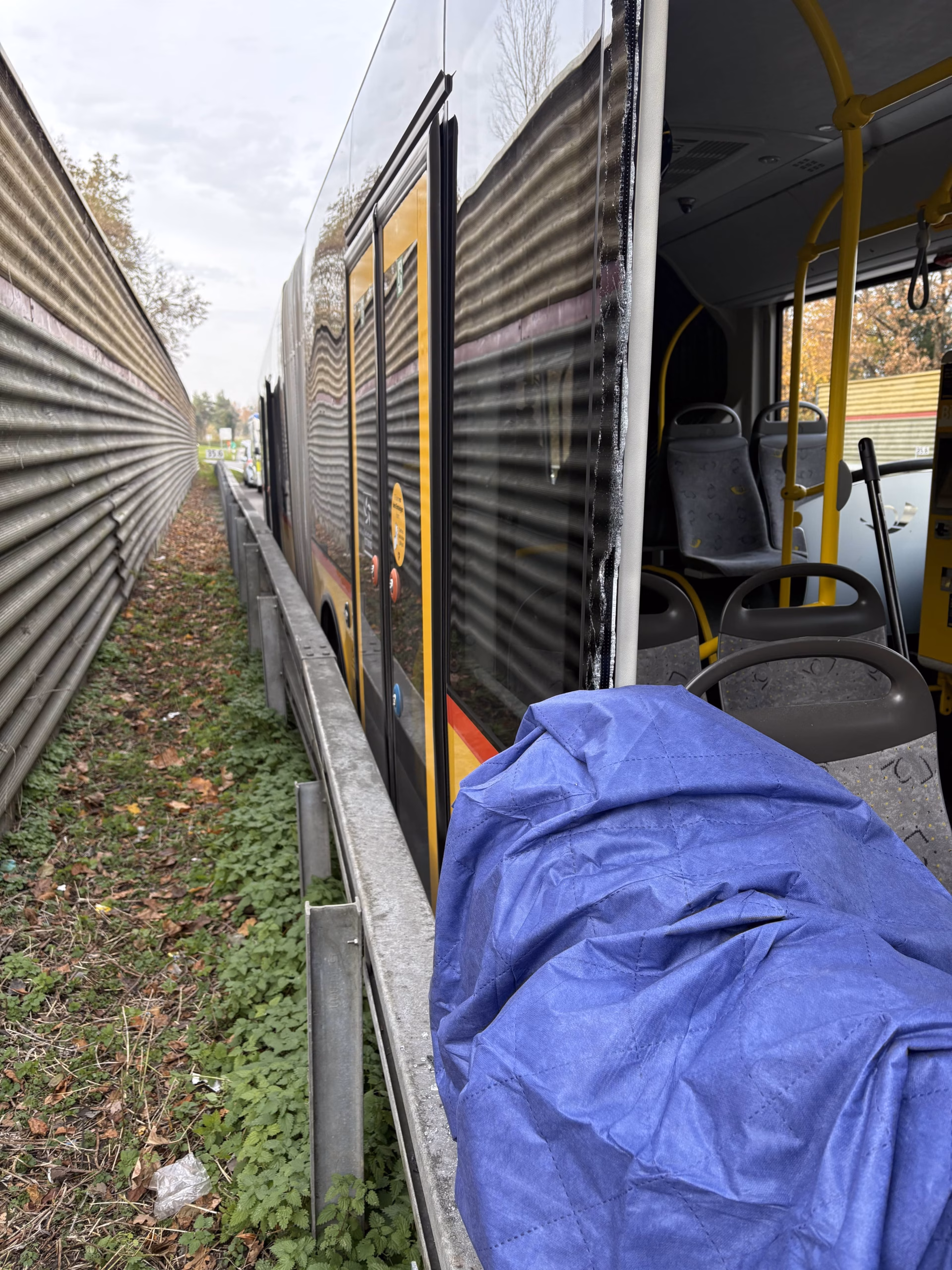 Drama auf der A23: Postauto-Unfall in Roggwil - Fahrer ins Spital!