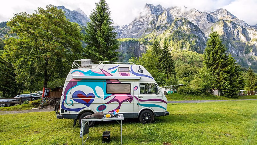 Fahrverbot an Slow Sundays: Klöntal wird zur Ruhe-Insel!