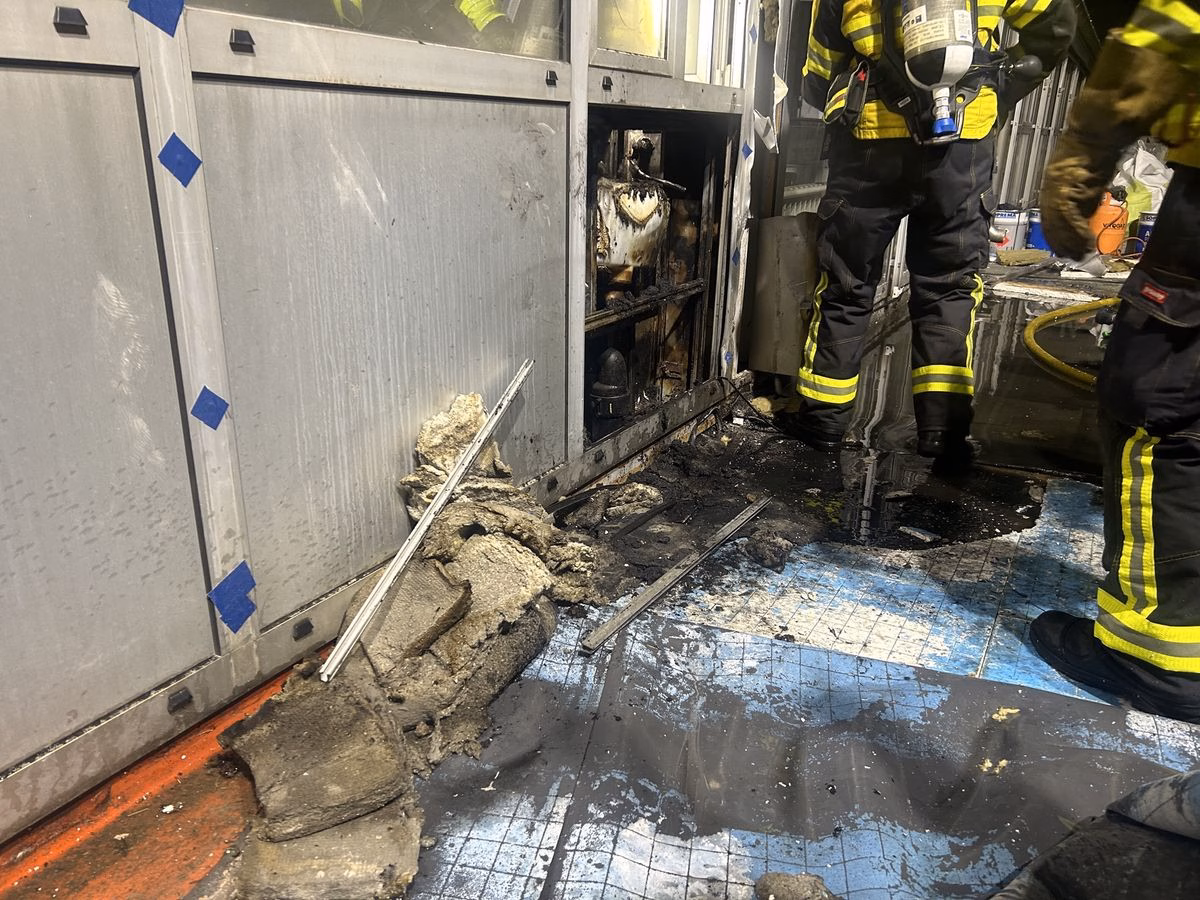 Großer Feuerwehr-Einsatz in Walzenhausen: Brand im Industriegebäude gelöscht!