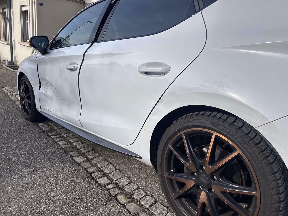 Schock in Herisau: Zwei Autos prallen frontal zusammen – alle unverletzt!