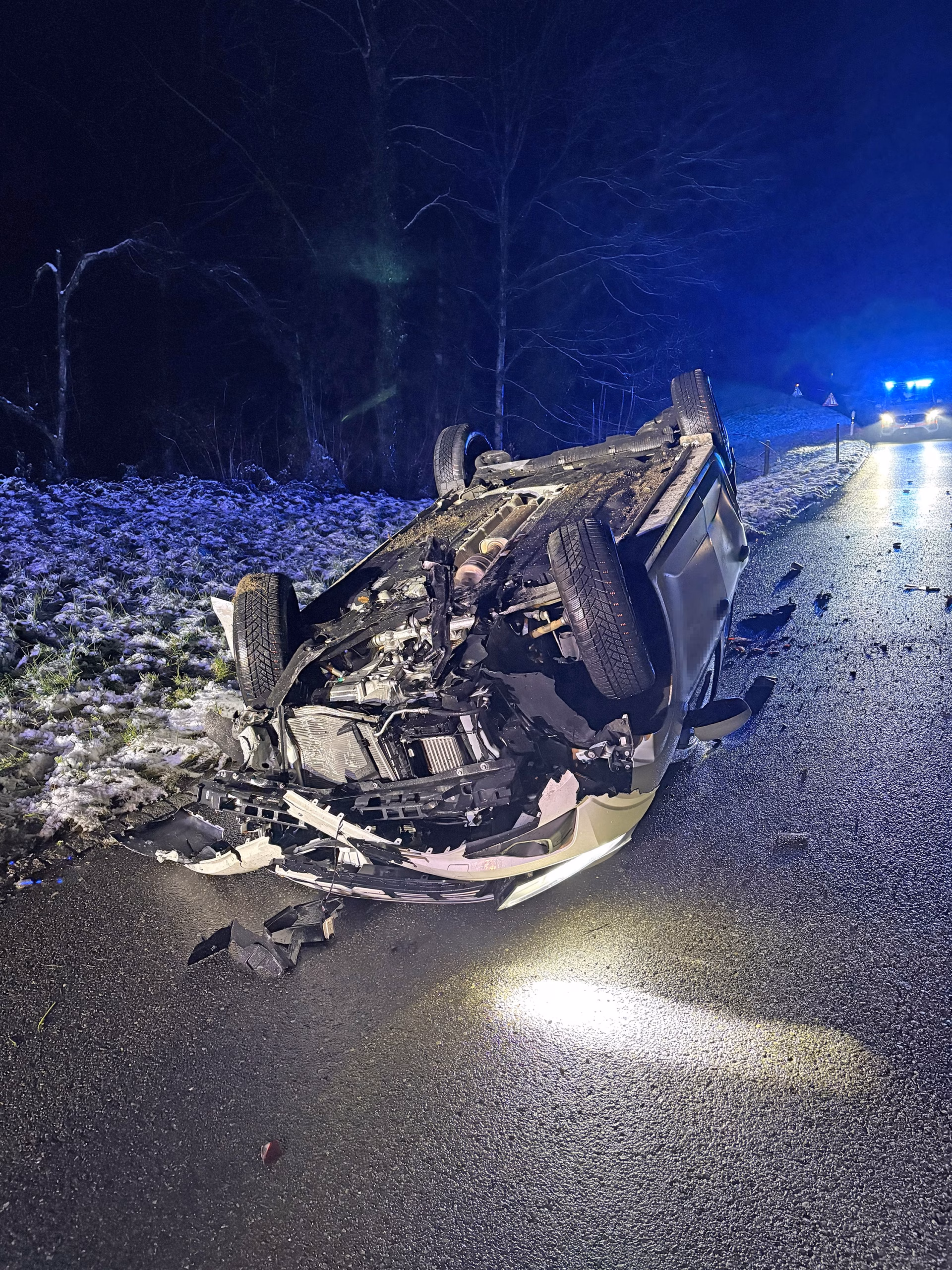 Schwerer Unfall in Neukirch: Autofahrer nach Crash ins Spital!