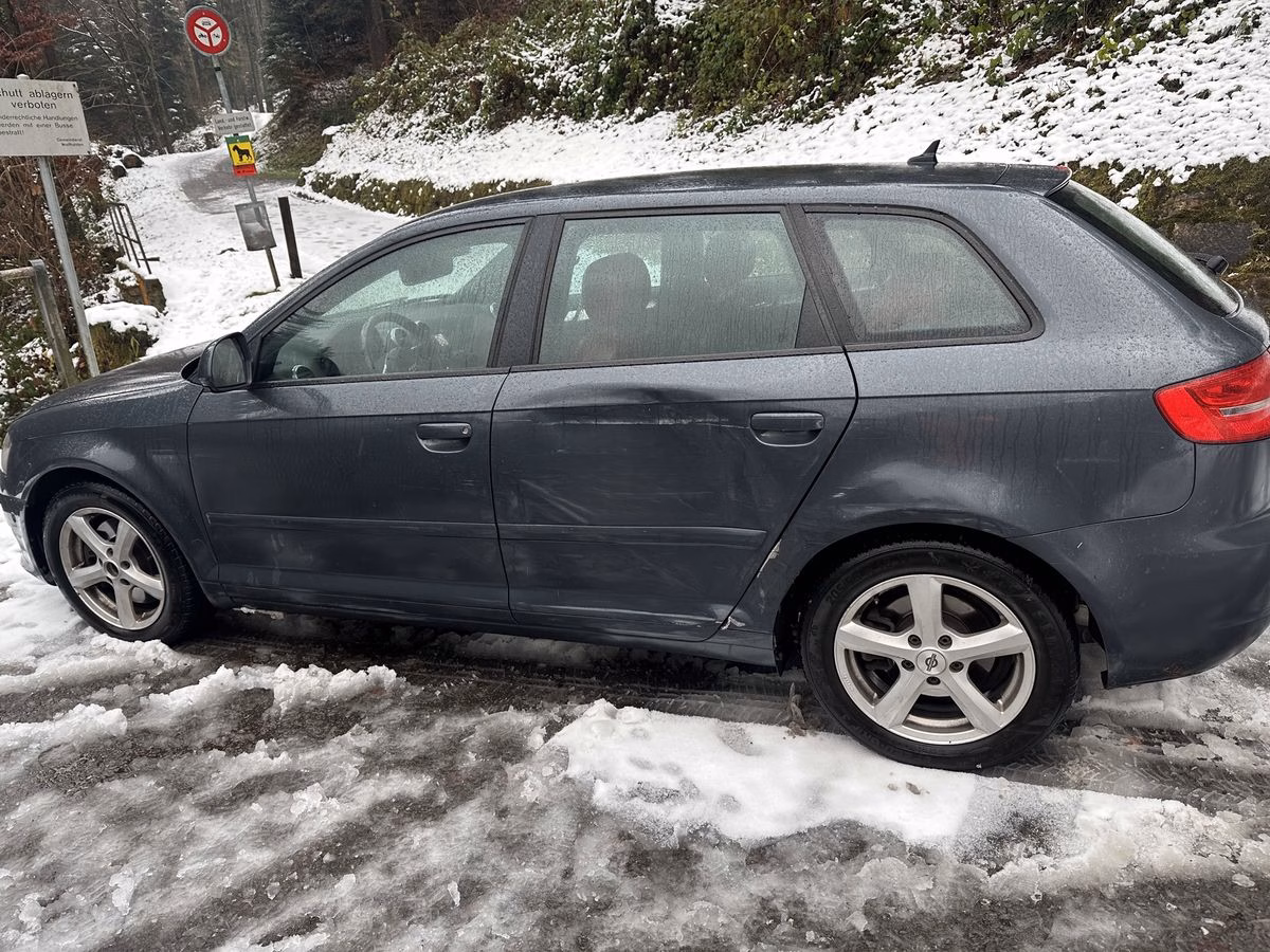 Unfall mit Sommerreifen: Fahrer in Wolfhalden muss sich verantworten!