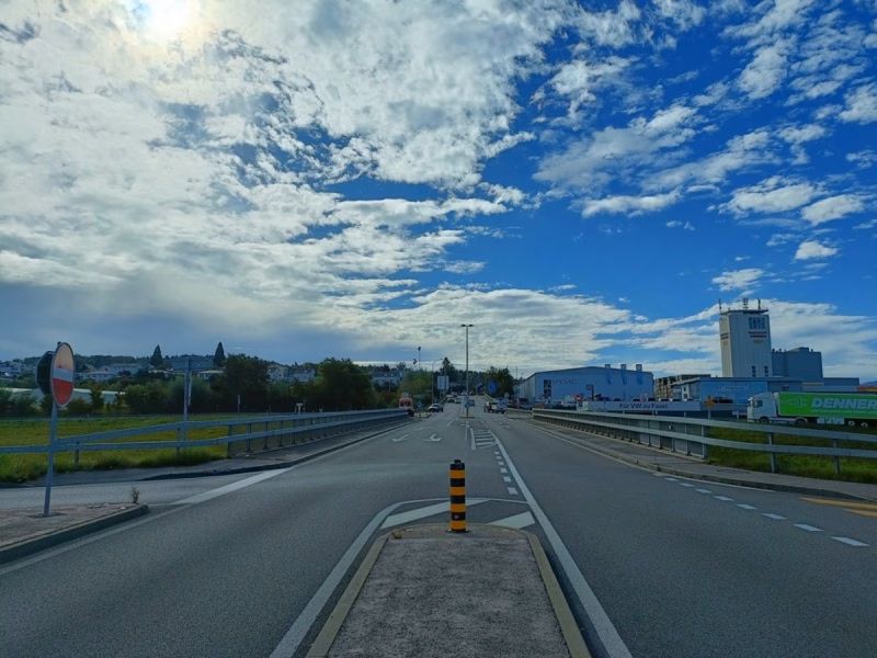 Verstopfte Straßen in Düdingen: Neue Maßnahmen für bessere Mobilität!