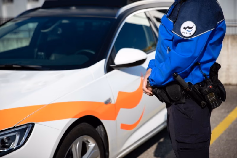 Drama in Murten: Kinderwagen-Unfall – Autofahrerin flüchtet!