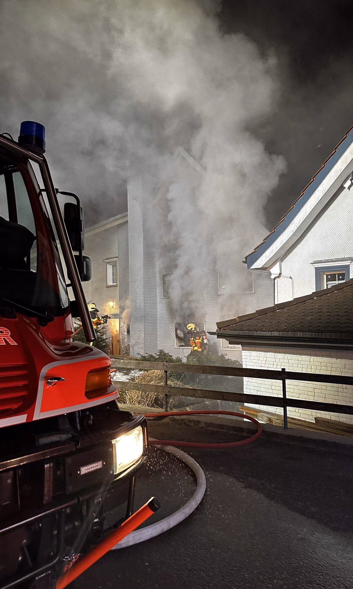 Feuer-Drama in Bühler: Zwei Verletzte und hoher Sachschaden!