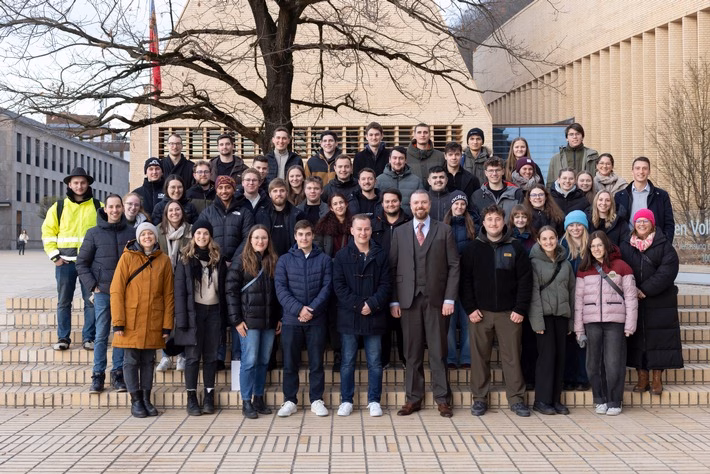 Gesellschaftsminister Schädler im Dialog mit Jugendparlament in Dietmannsried