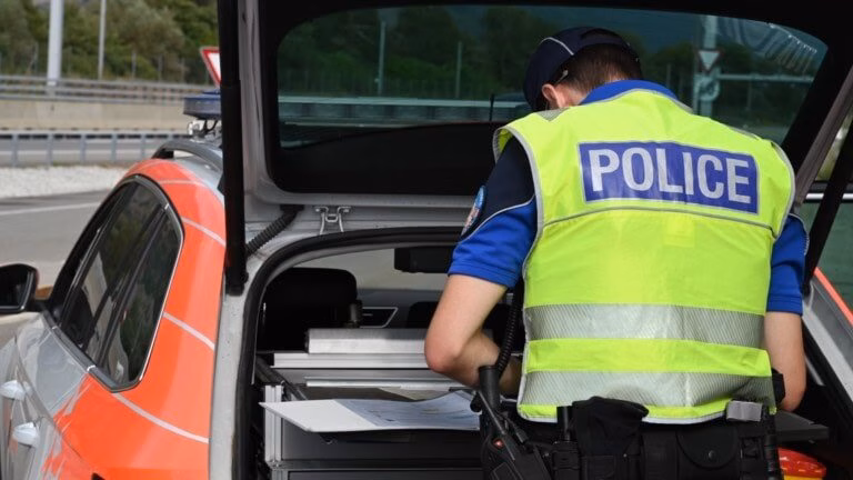 Raser mit 148 km/h auf 80er-Strecke: Führerausweis sofort weg!