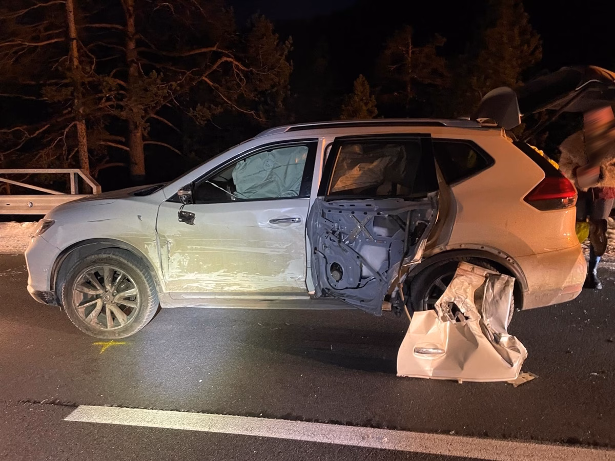 Streifkollision auf dem Ofenpass: Zwei Verletzte bei Autounfall!
