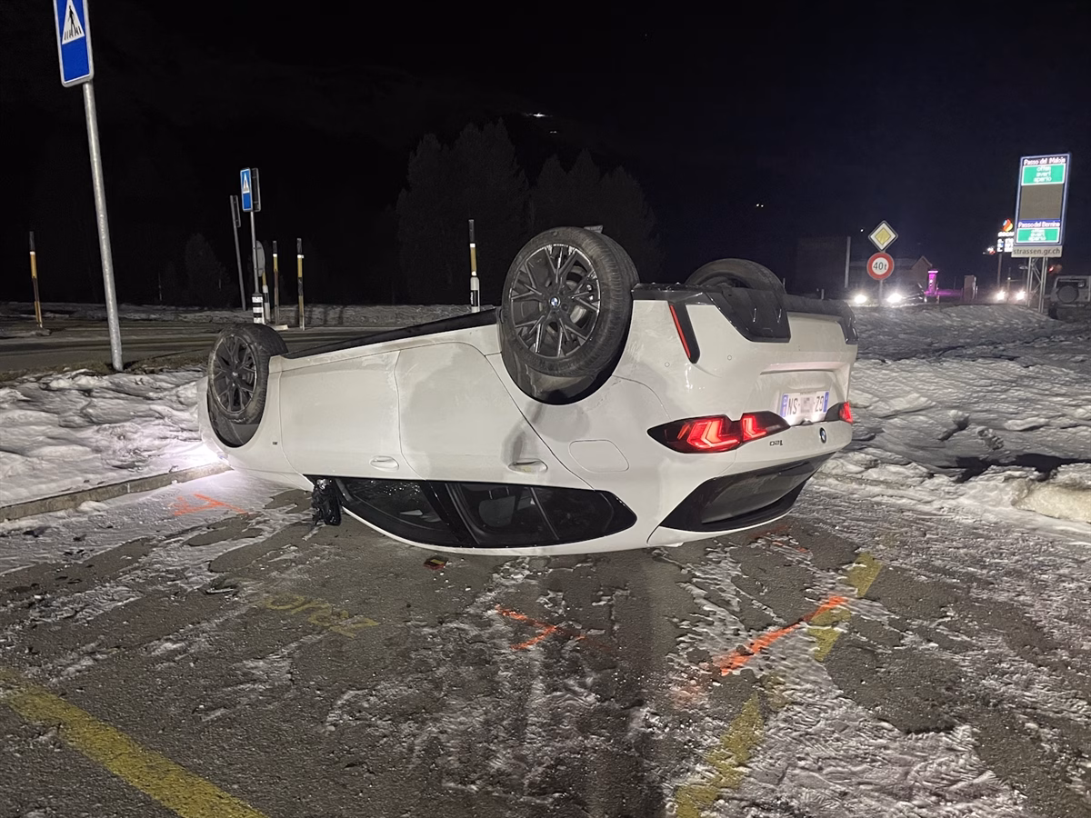 Familie flieht nach spektakulärem Unfall in Silvaplana! Polizei sucht Zeugen!