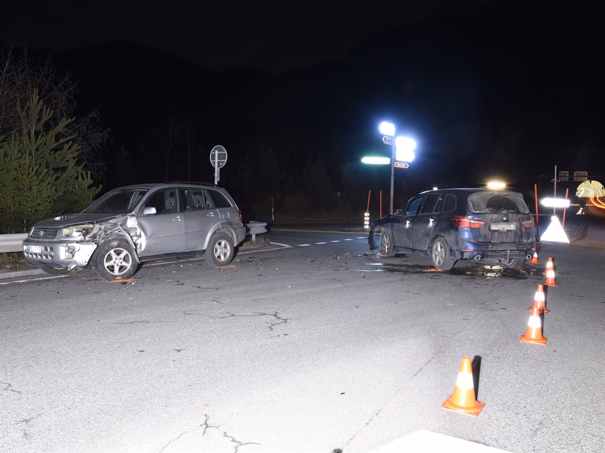 Kollision auf Thusis Süd: Autofahrer im Spital nach Unfall!