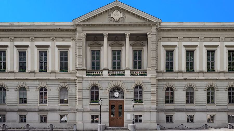 Lohnreform im Kanton Glarus: Neue Lohnbänder und höhere Entschädigungen!