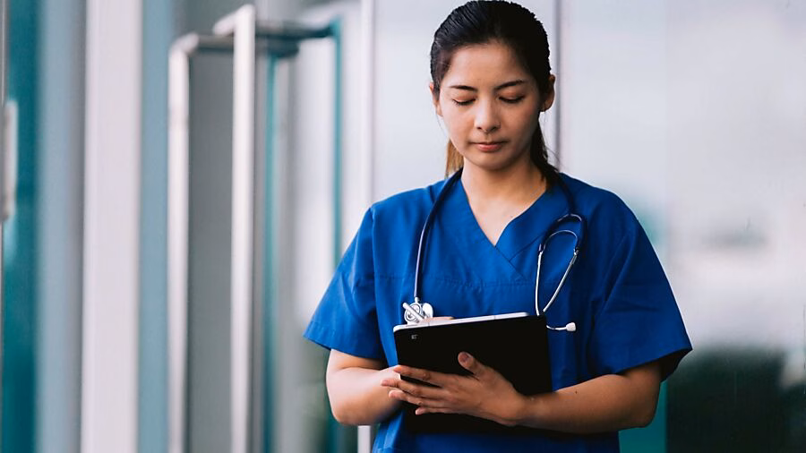 Neues Weiterbildungsangebot: Langzeitpflege in Glarus im Fokus!