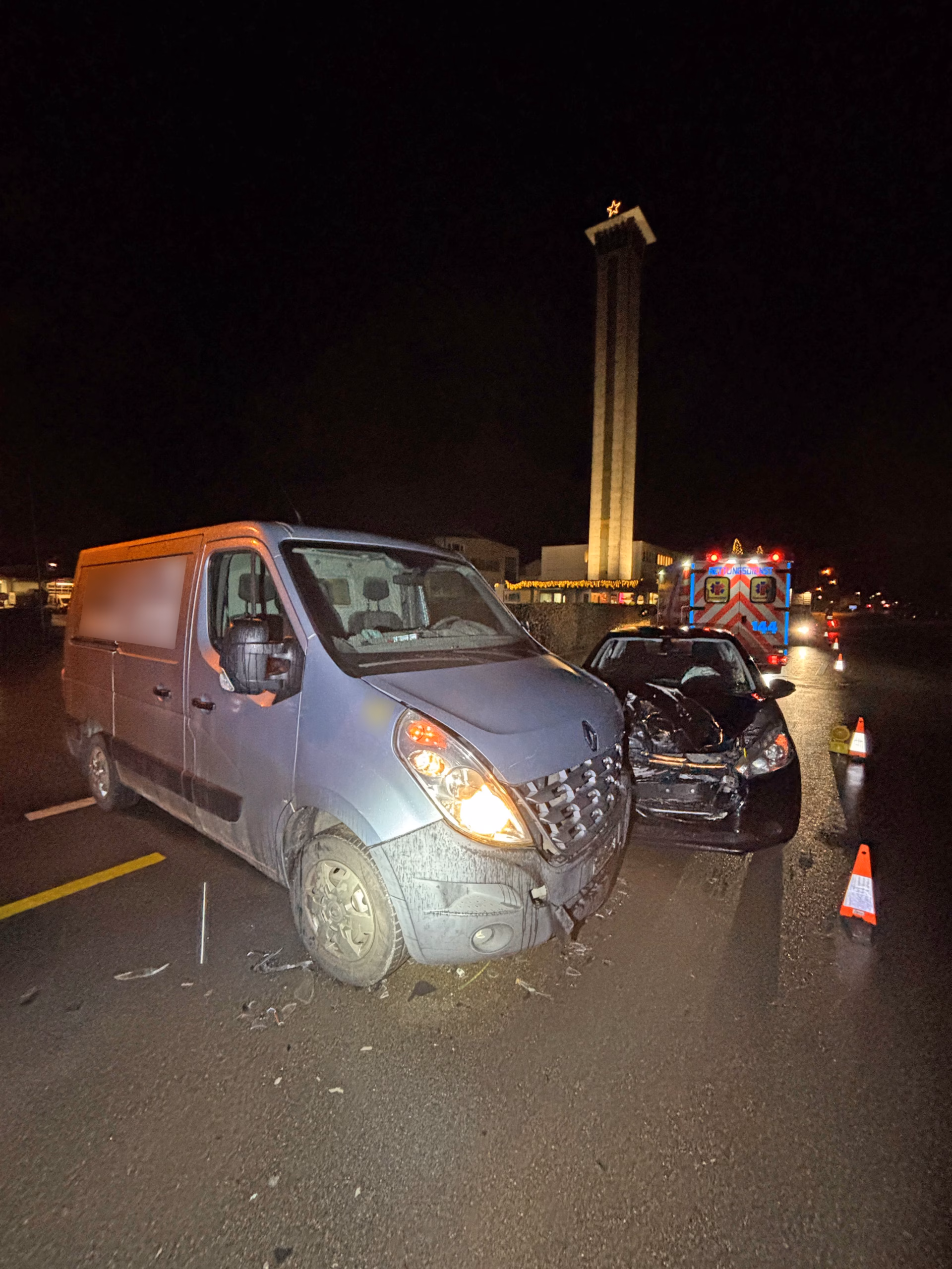 Schlatt: Autofahrerin nach Kollision mit Lieferwagen im Spital!