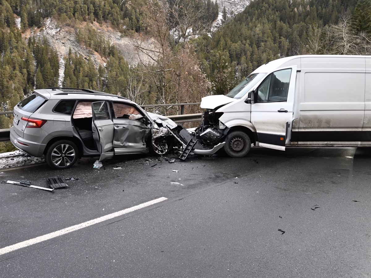 Schock-Unfall in Sils: Drei Verletzte nach Kollision auf N29!