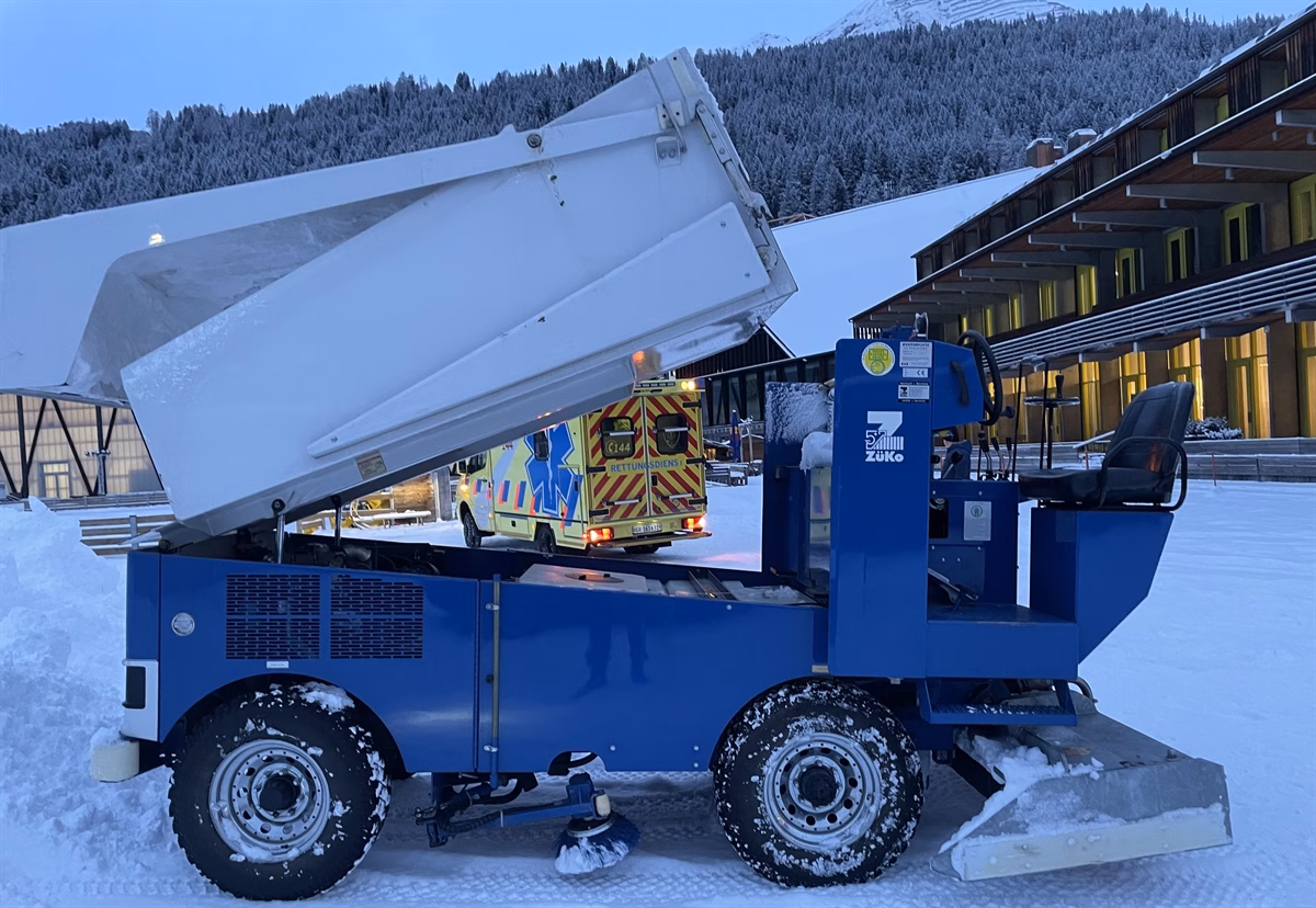 Schock in Davos: Arbeitsunfall kostet Mann drei Finger!