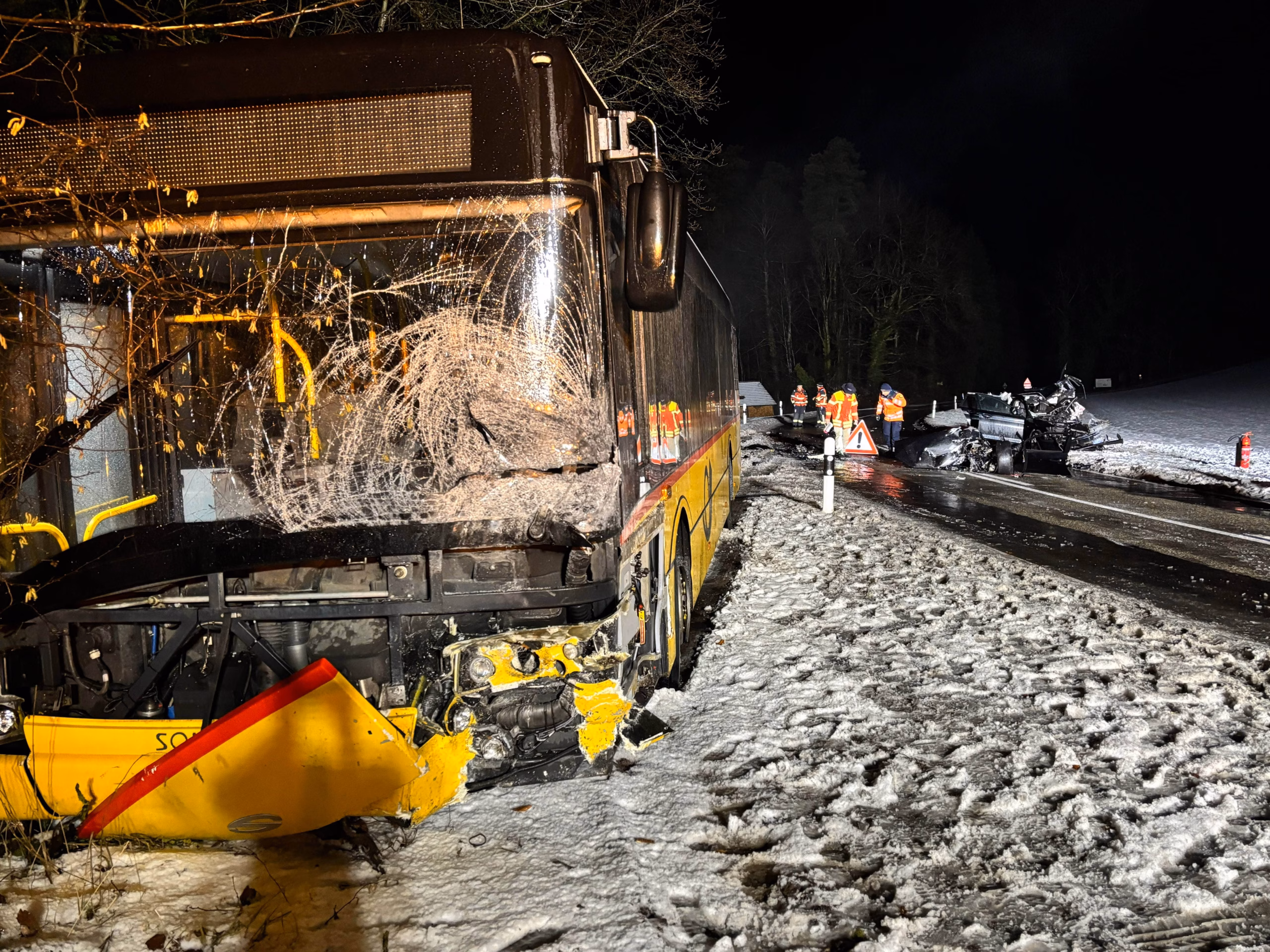 Schockunfall in Hüttwilen: Drei Personen bei Kollision verletzt!