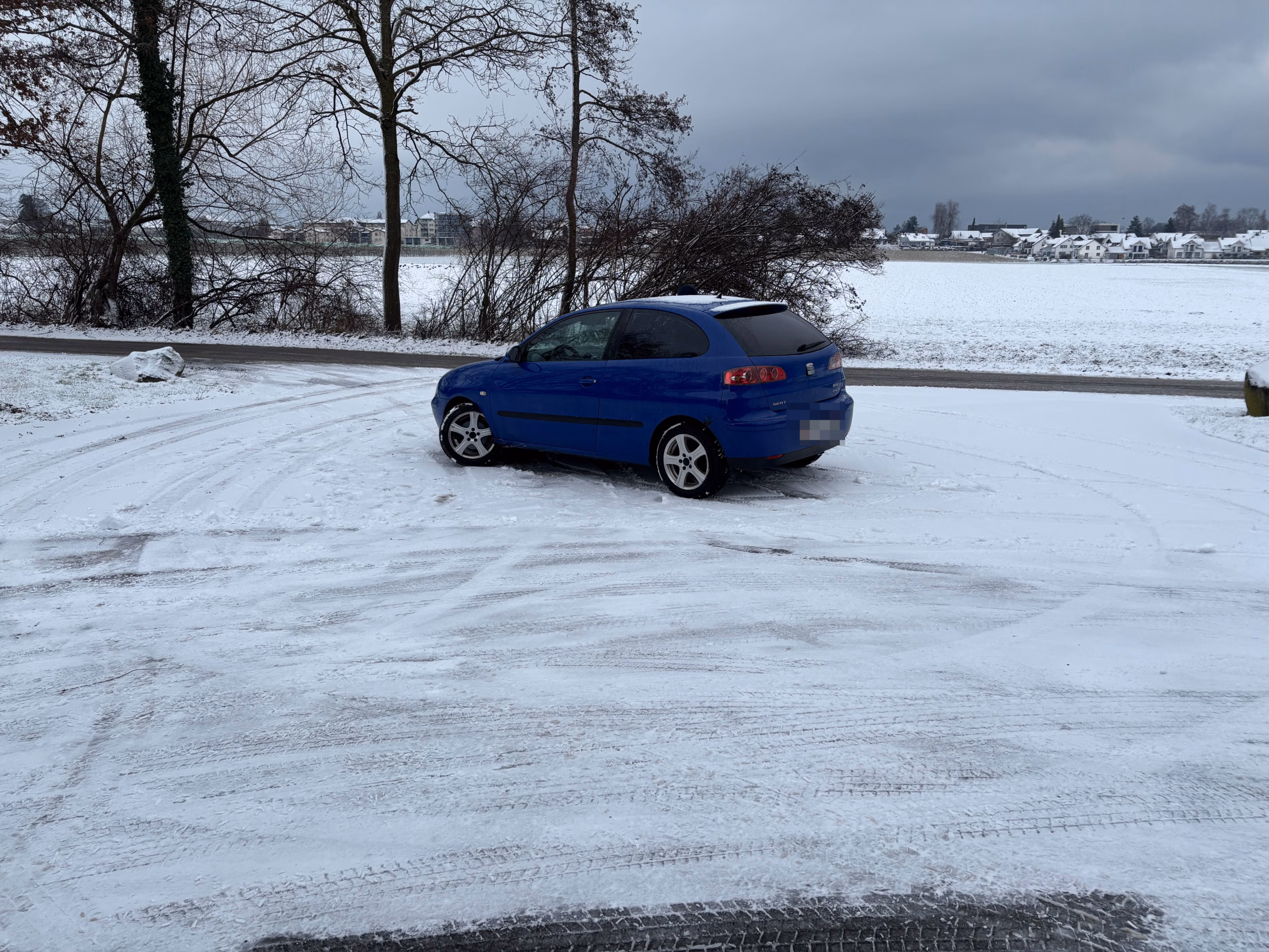 Selbstunfall in Roggwil: Autofahrer ohne Führerschein auf der Flucht!
